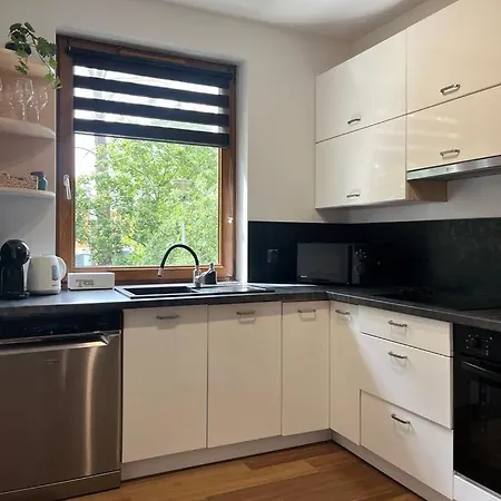 Sara Z Balkonem Apartmán *