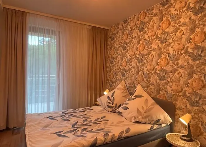 Sara Z Balkonem 아파트